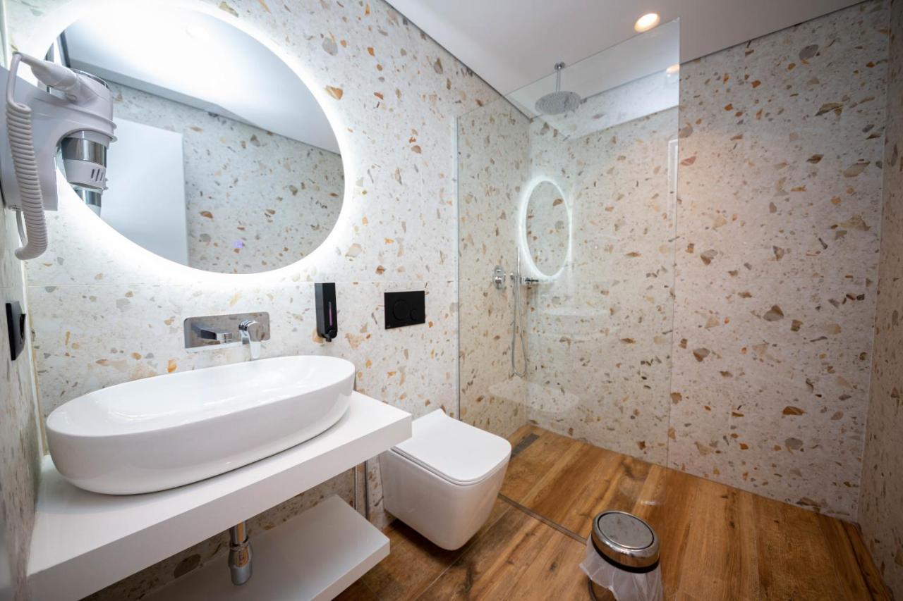 Hotel Lili-1 Sarandë 외부 사진