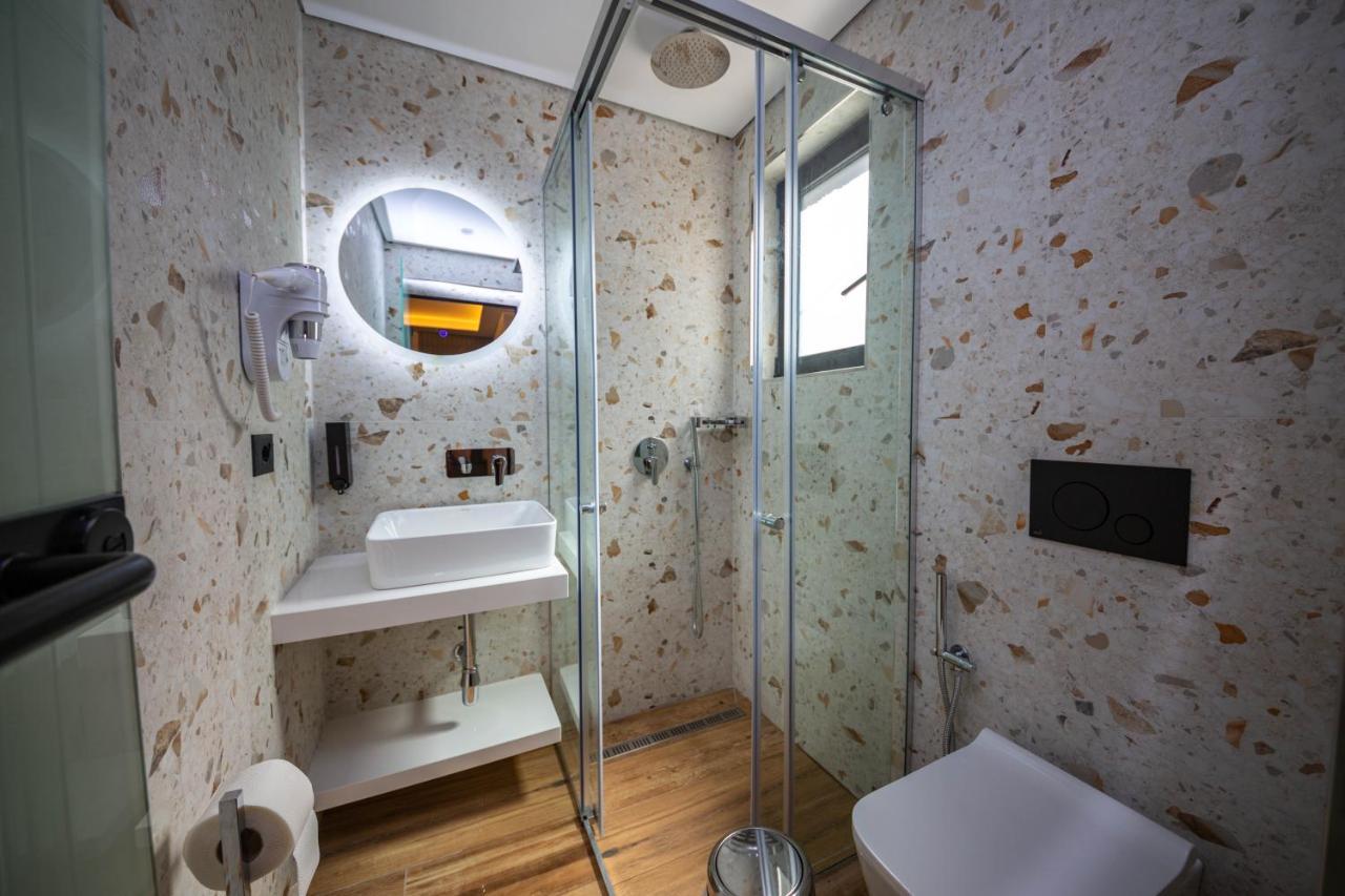 Hotel Lili-1 Sarandë 외부 사진